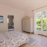 Quiet 50's - 12 P. - Private Park & Pool