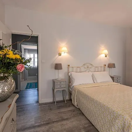 Holiday home Quiet 50's - 12 P. - Private Park & Pool