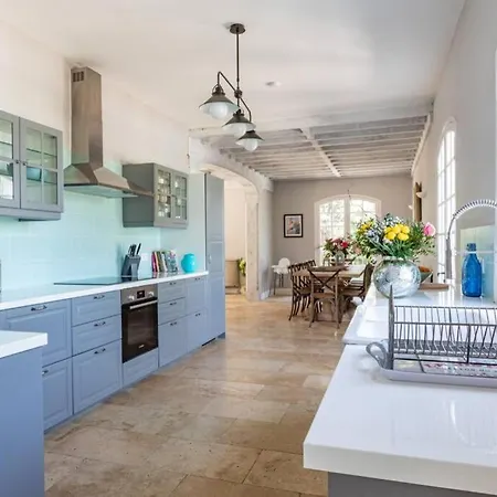 Quiet 50's - 12 P. - Private Park & Pool Holiday home *