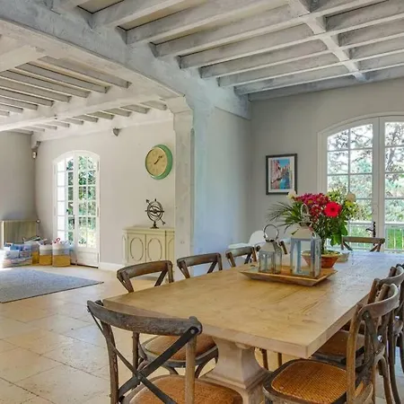 Quiet 50's - 12 P. - Private Park & Pool *