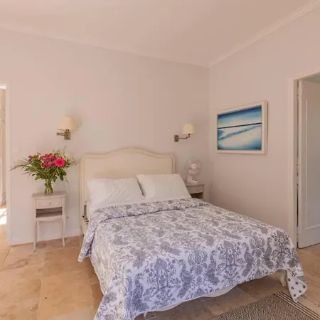 Quiet 50's - 12 P. - Private Park & Pool Holiday home *