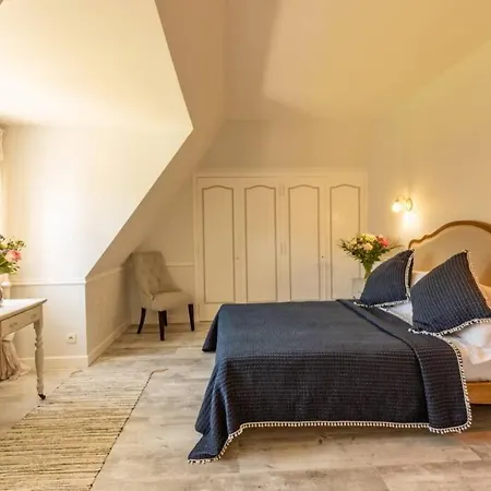 Quiet 50's - 12 P. - Private Park & Pool Holiday home
