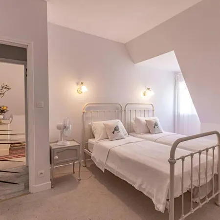 Quiet 50's - 12 P. - Private Park & Pool * Fources