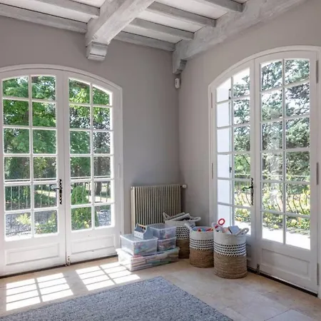 Quiet 50's - 12 P. - Private Park & Pool * Fources