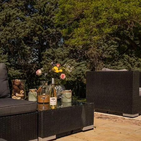 Quiet 50's - 12 P. - Private Park & Pool