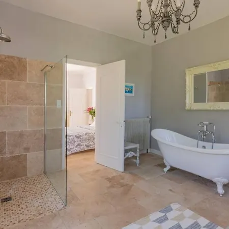 Quiet 50's - 12 P. - Private Park & Pool Holiday home