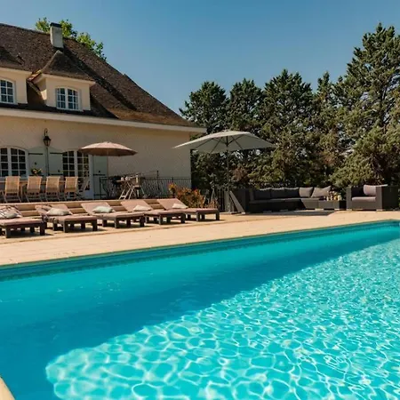 Quiet 50's - 12 P. - Private Park & Pool Holiday home *