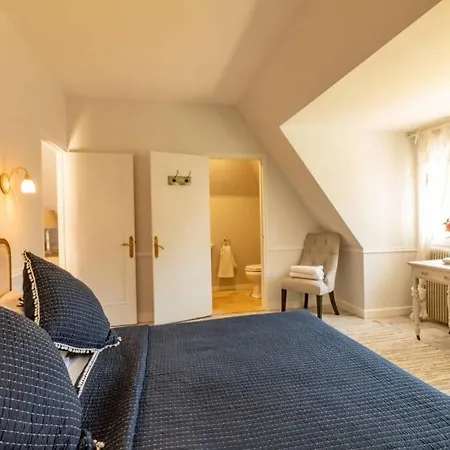 Quiet 50's - 12 P. - Private Park & Pool Holiday home *