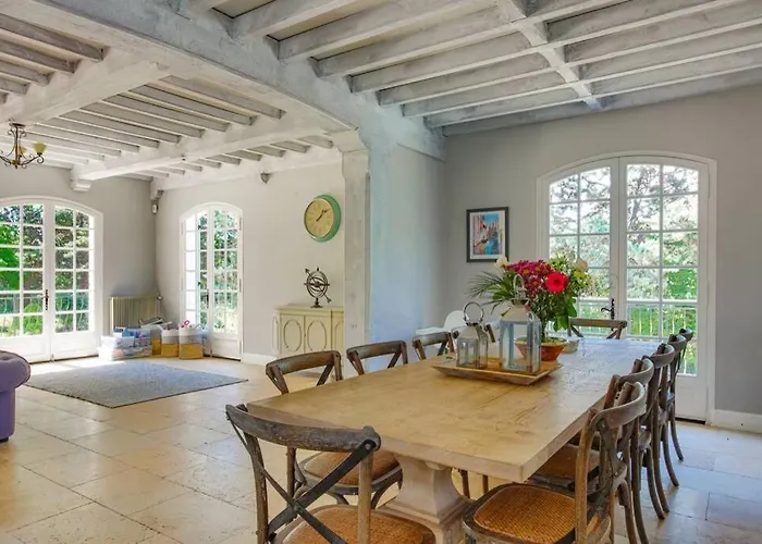 Quiet 50's - 12 P. - Private Park & Pool *