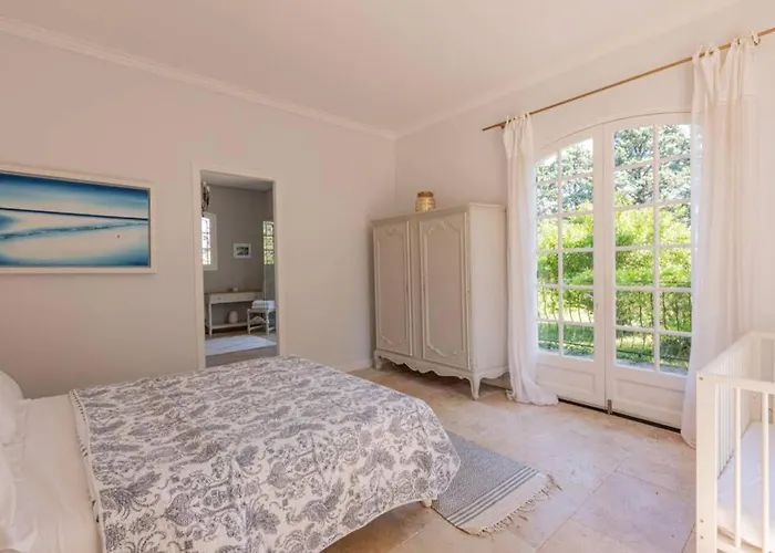 Quiet 50's - 12 P. - Private Park & Pool