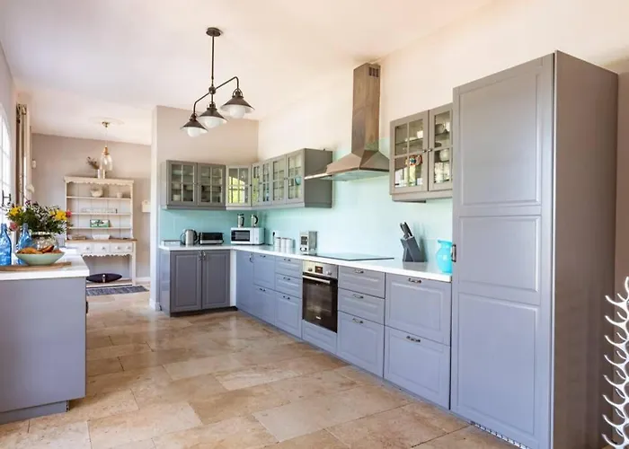 Quiet 50's - 12 P. - Private Park & Pool Vakantiehuis