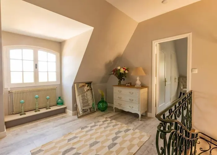 Quiet 50's - 12 P. - Private Park & Pool Vakantiehuis