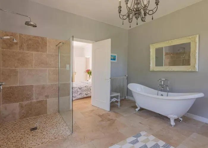 Quiet 50's - 12 P. - Private Park & Pool Vakantiehuis